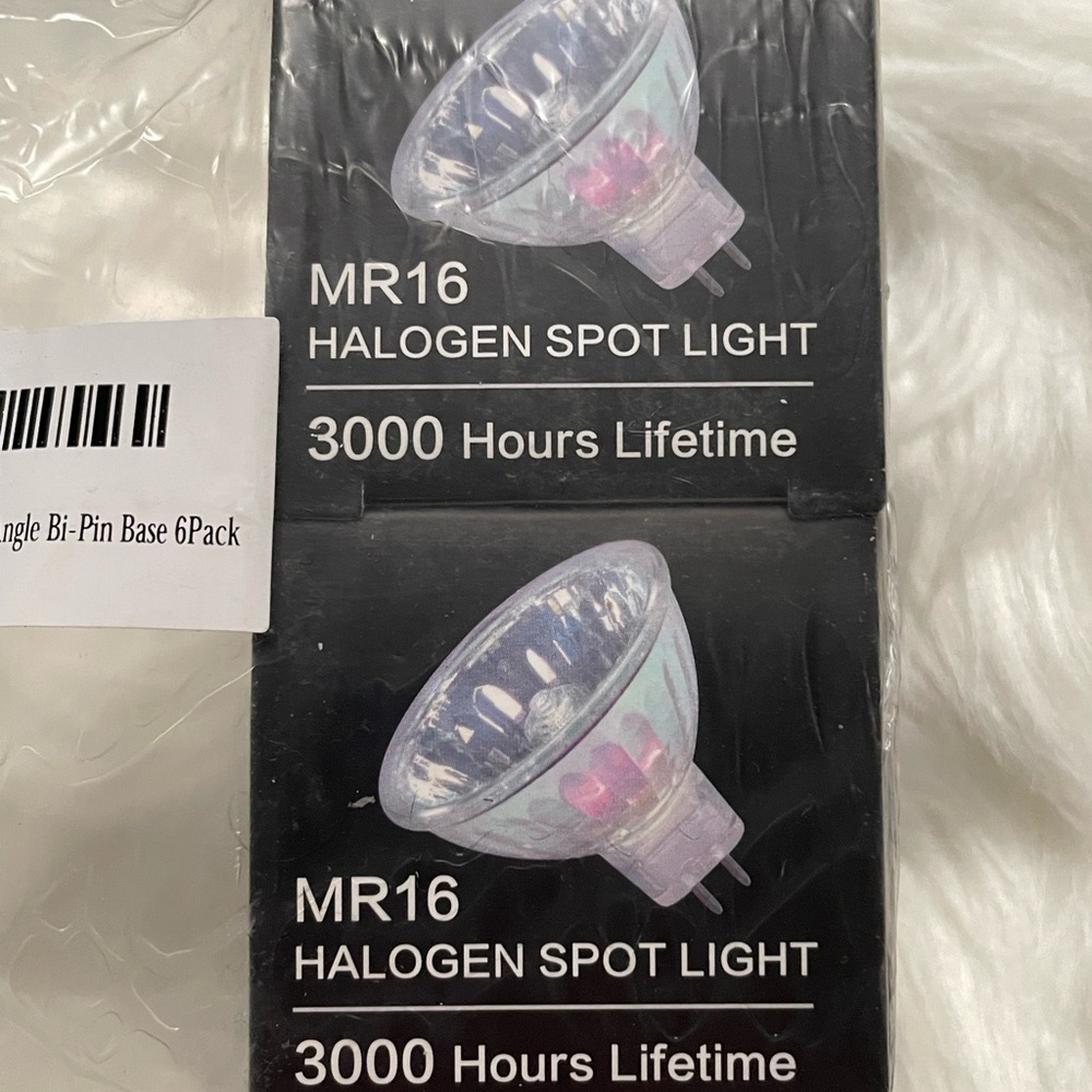 Halogen Spot Light Bulbs for Studio Apartment Lights